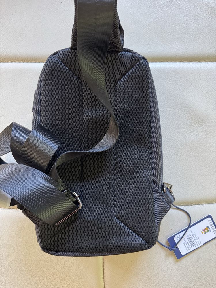 Nowa oryginalna torba z metką Aeronautica Militare z USB