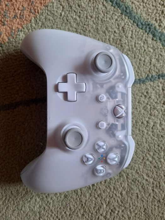 Pad xbox one phantom white ładny