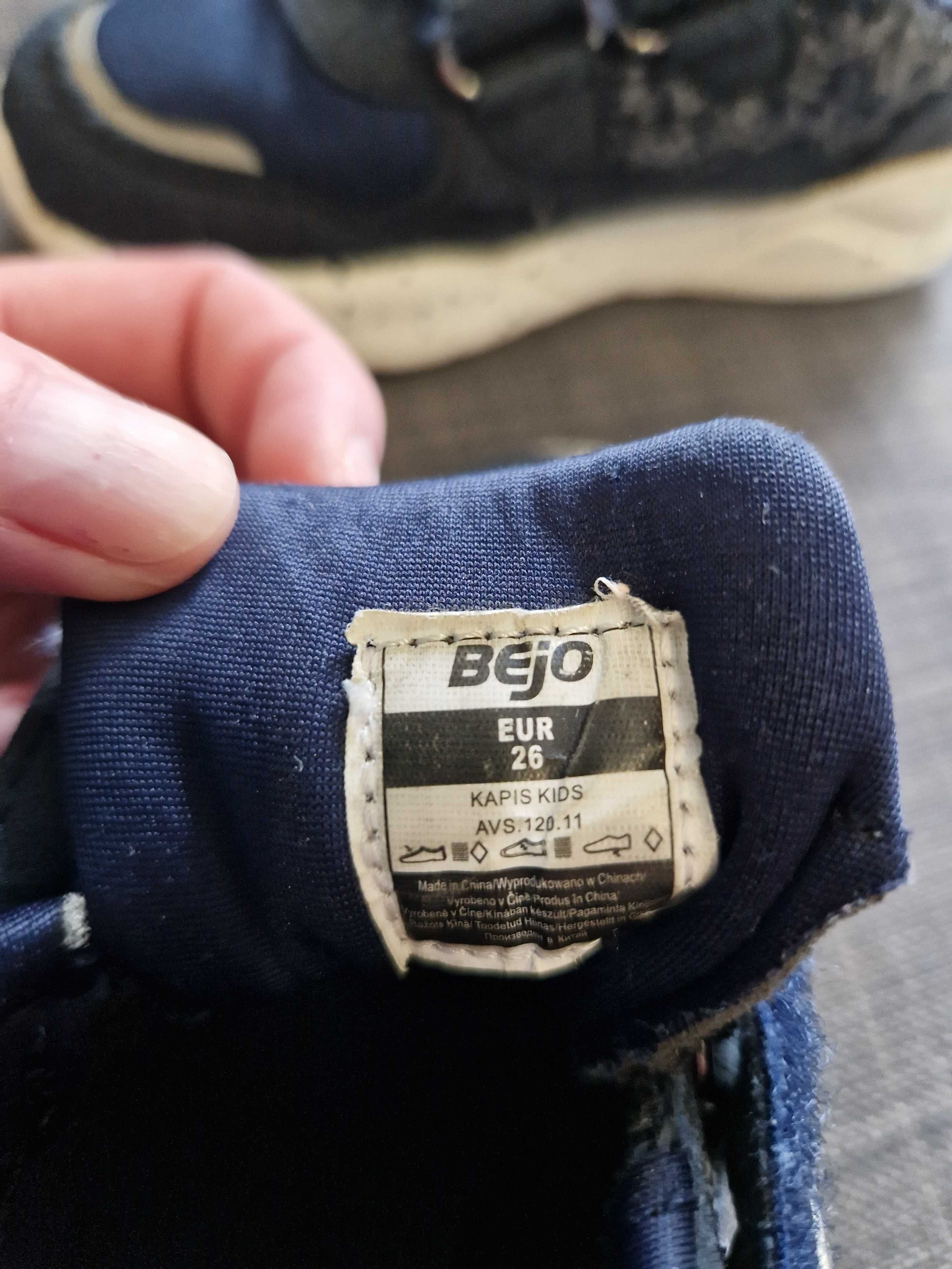 Buty ,adidasy Bejo rozm 26.
Lekkie jak piórko
Zapinane na rzepy.