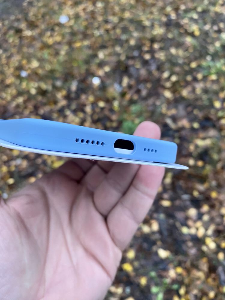 Silikonowe etui z MagSafe do iPhone’a 13 Pro Max.