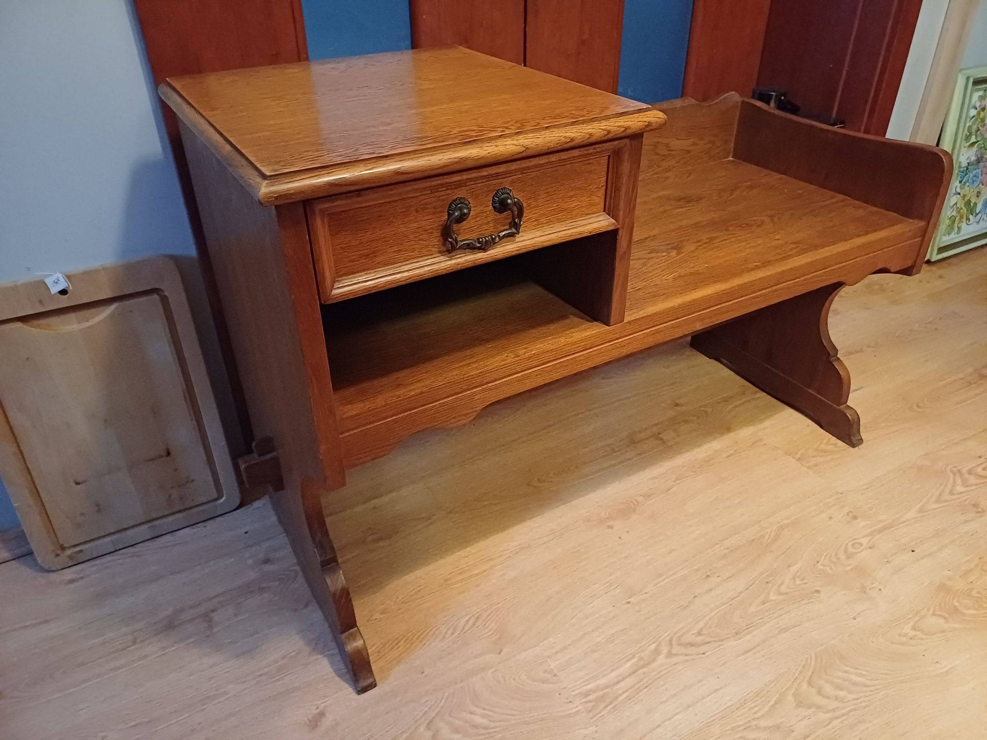 Stylowa laweczka do przedpokoju