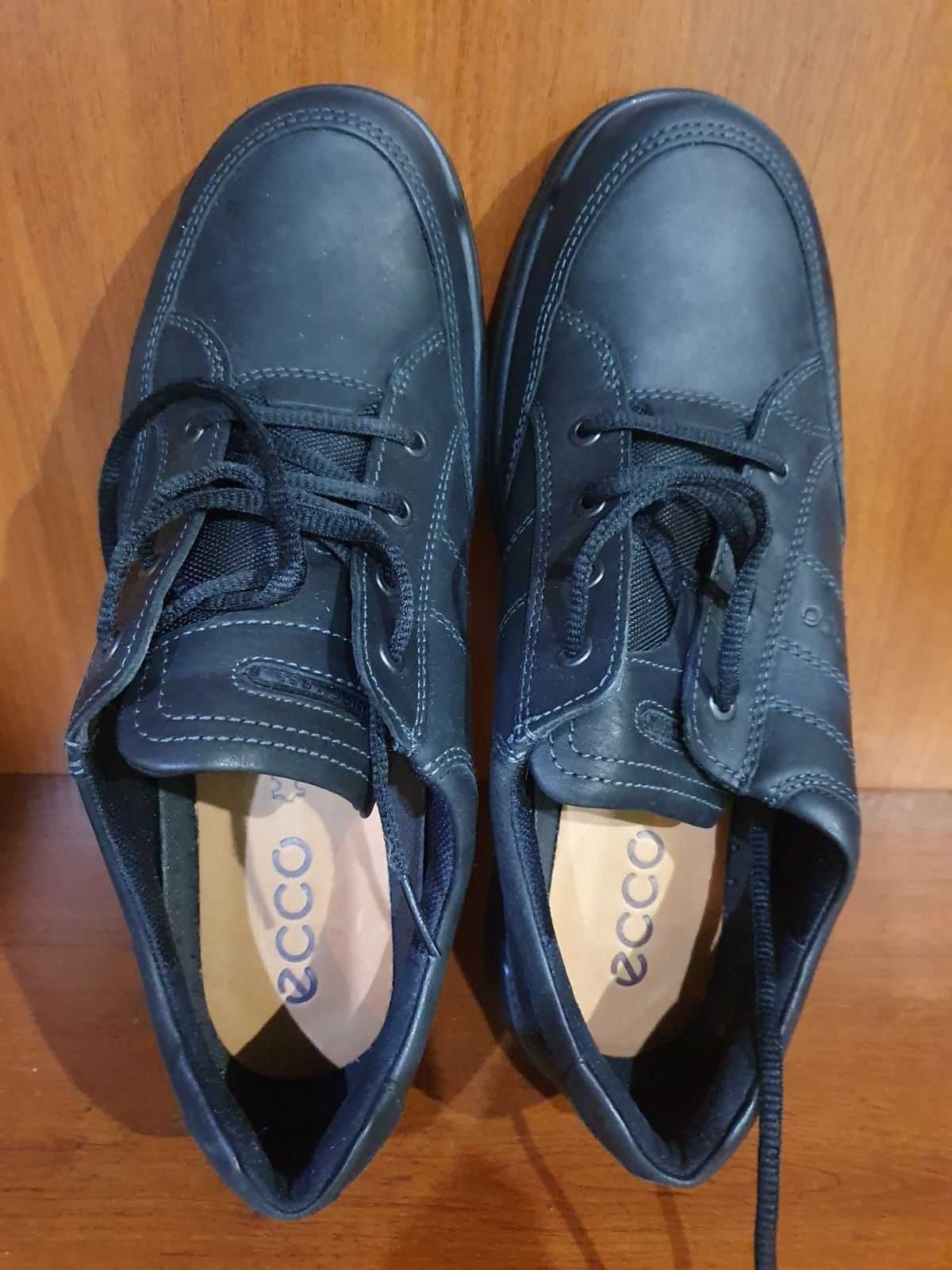 Продажа мужских кожаных кроссовок, новых.