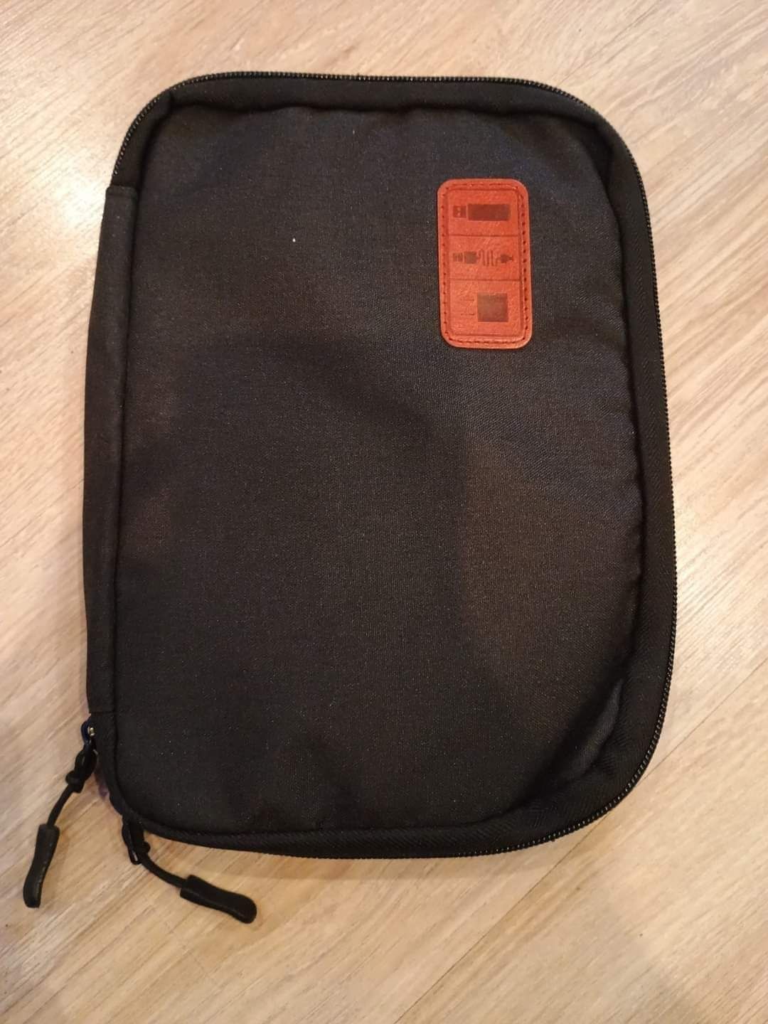 Nowe etui na kabelki itd
