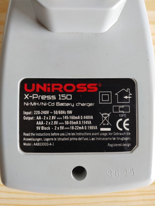 Carregador de Pilhas AA, AAA ou 9V Block - como NOVO