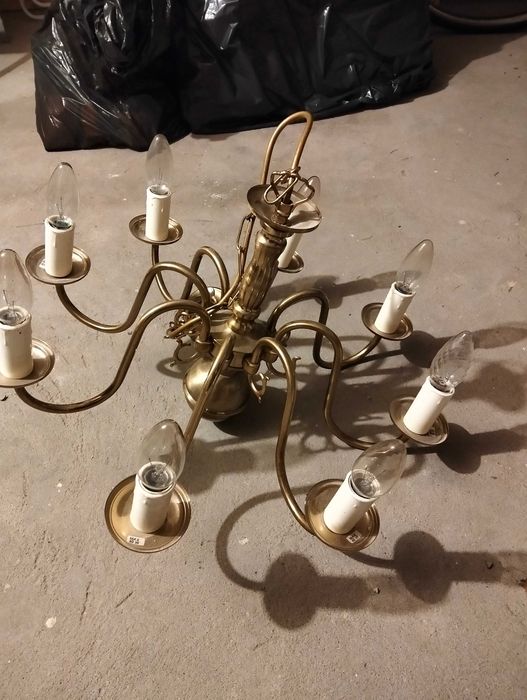 używana lampa sufitowa w dobrym stanie 40 zł