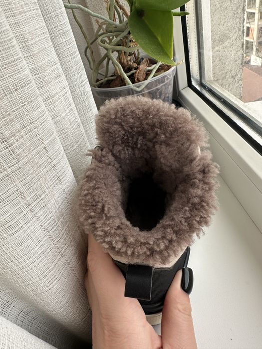 Зимове взуття для дівчинки