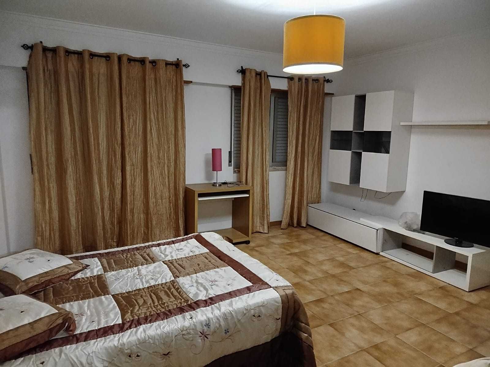 Quarto apenas para estudantes a 10 minutos a pé metro Odivelas