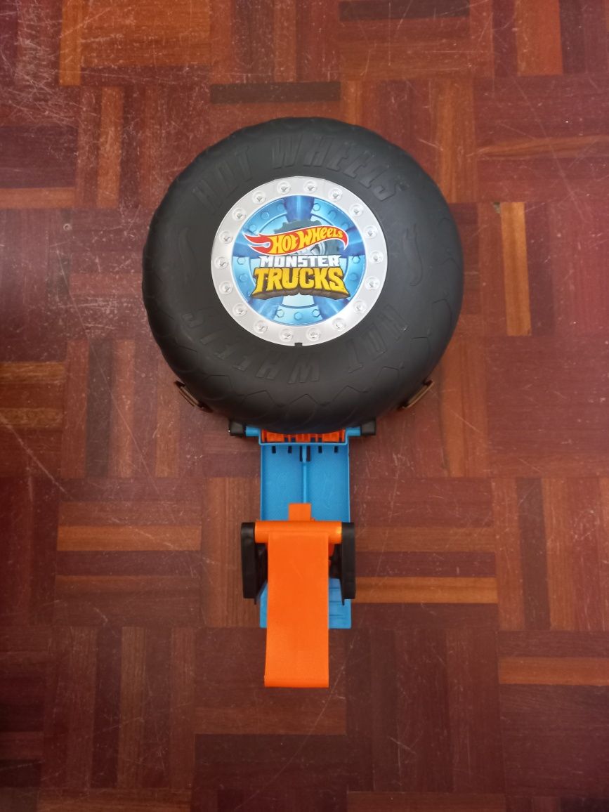 Hot wheels pneu acrobático