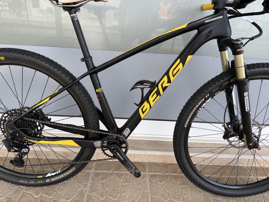 Bicicleta de BTT roda 29 - carbono