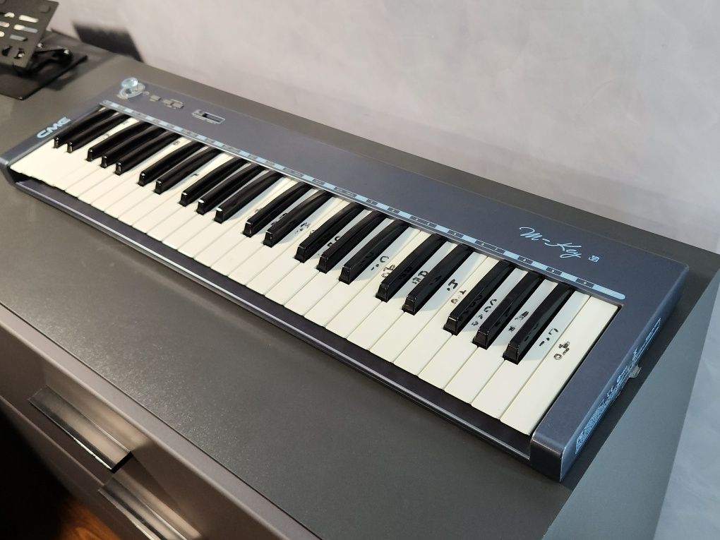 MIDI- клавіатура СМЕ M-Key V2