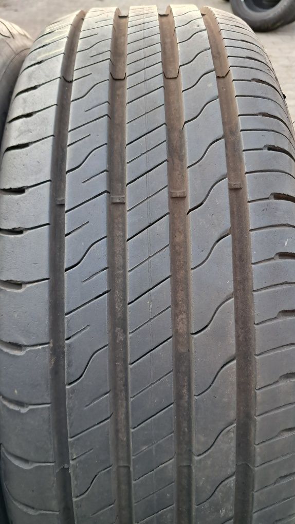 205/60R16 96V Goodyear Efficient Grip Performance 2