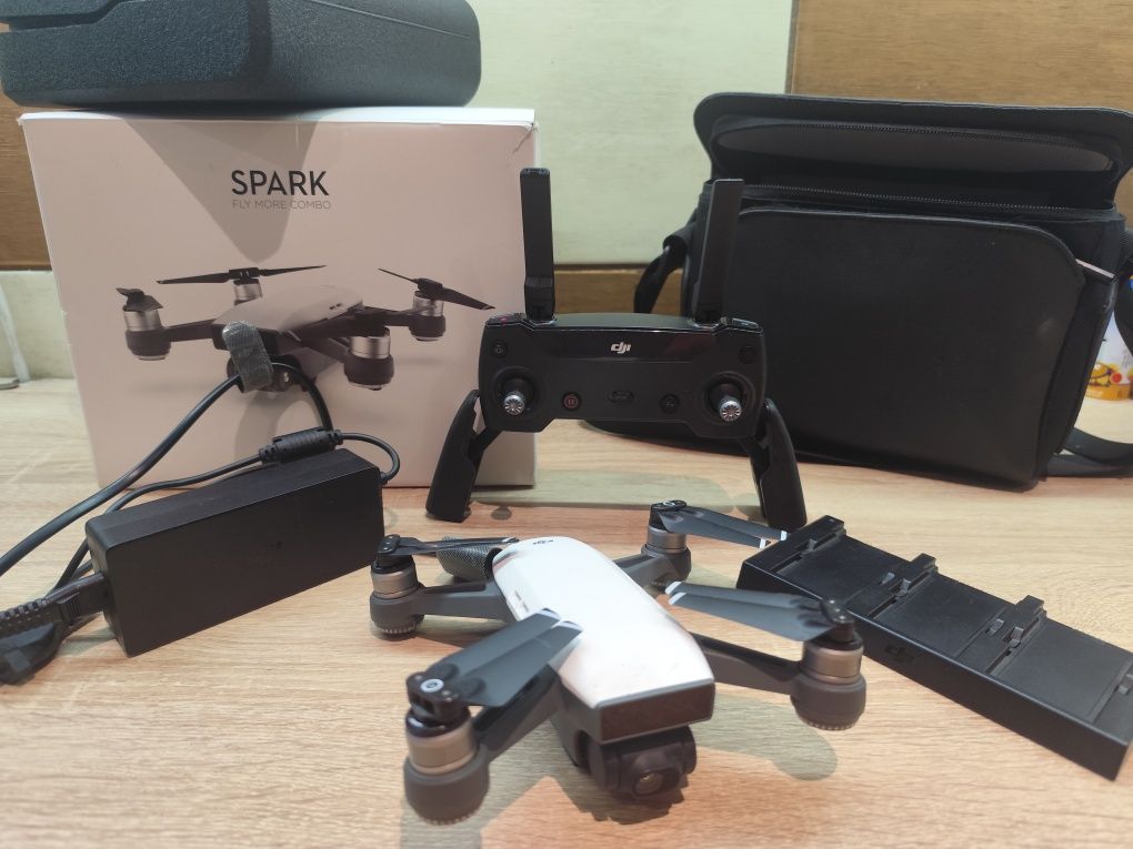 DJI SPARK Fly More Combo.