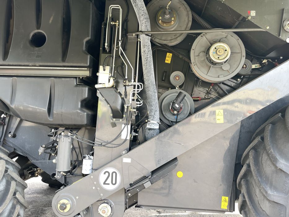 Комбайн CLAAS LEXION 670 2011 Vario750