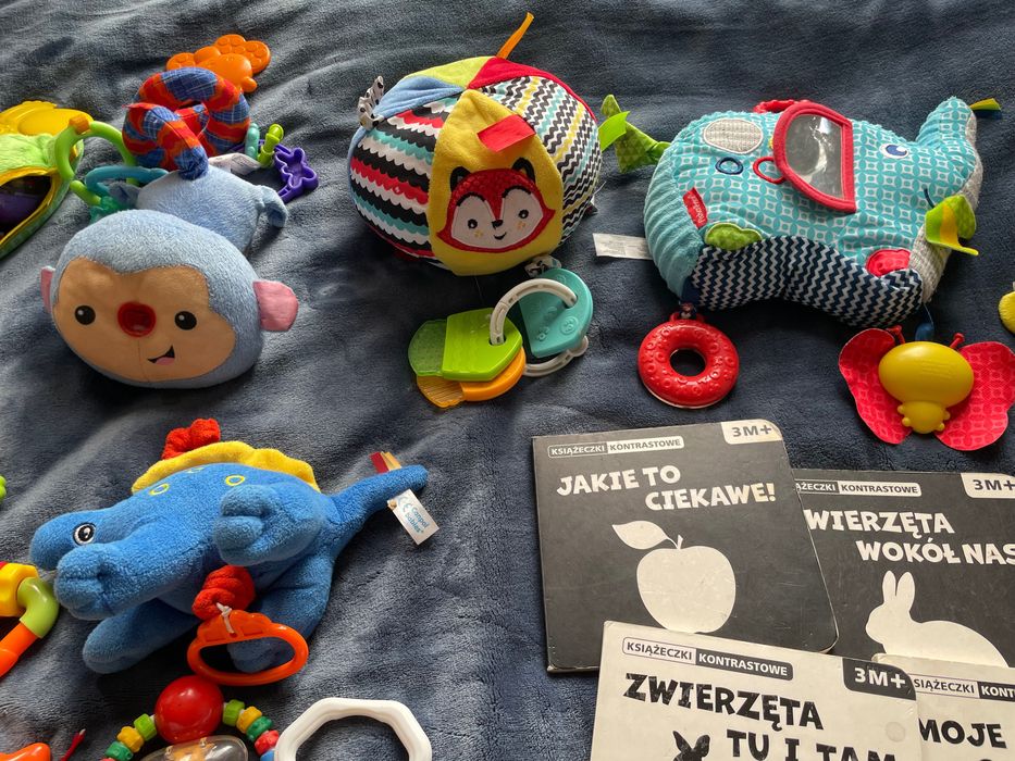 Zabawki dla niemowlaka Fisher Price książki kontrastowe