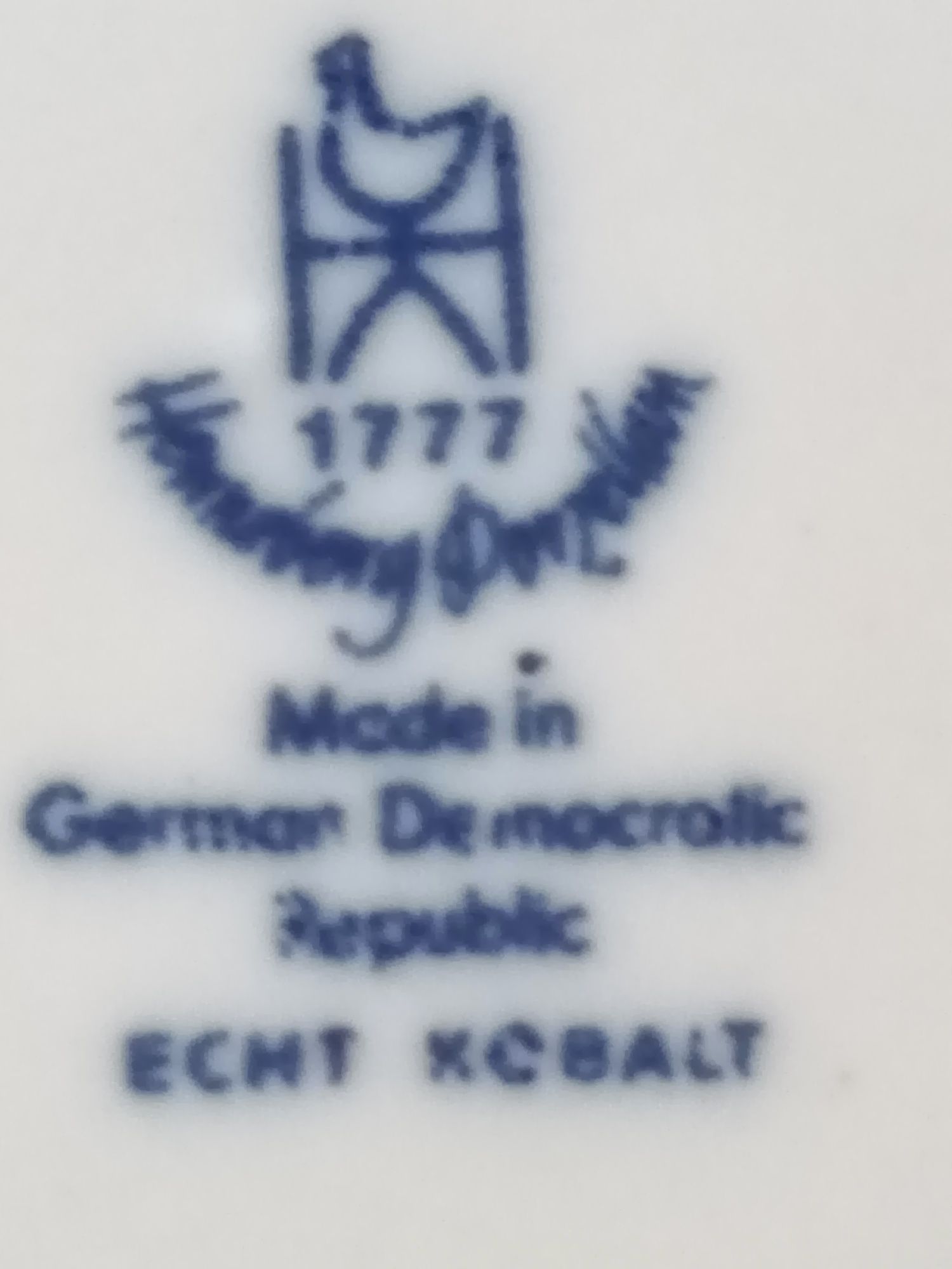 Serwis kawowy na sześć osób. Marki niemieckiej