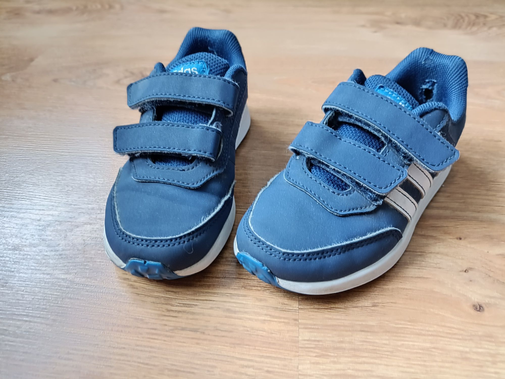 Buty adidas 28 chłopięce+ nowe spodnie coccodrillo