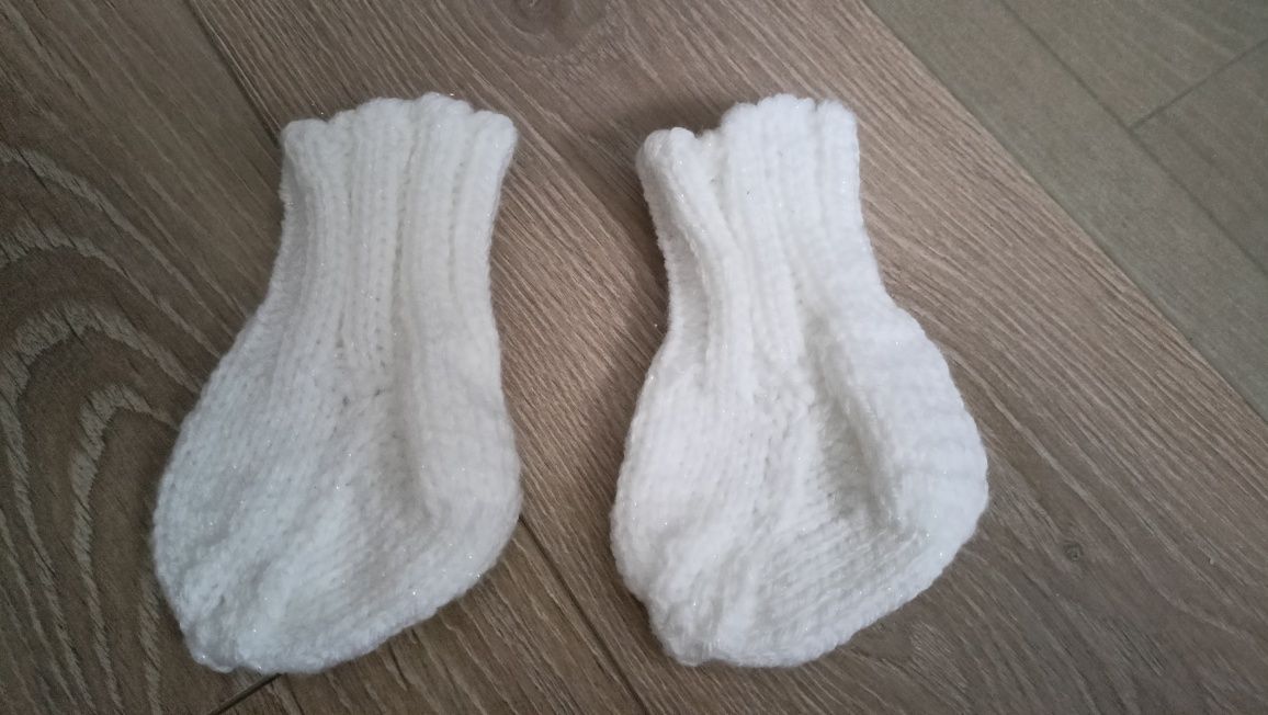 Wełniane skarpetki handmade niemowlęce.