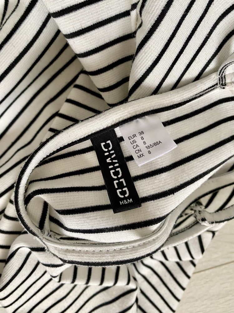 Letnia sukienka w paski z dekoltem typu halter H&M