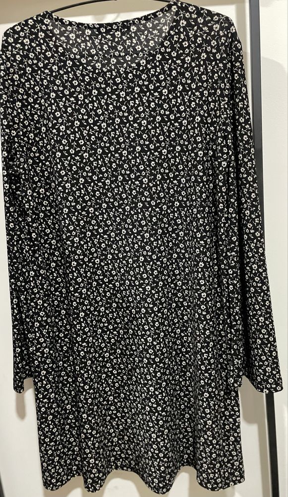 Vestidos para desocupar roupeiro.