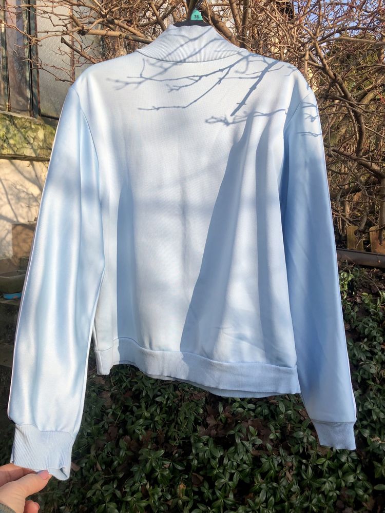 Niebieska bluza ze stójką i lampasami
