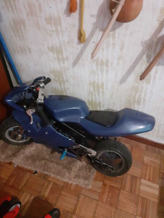Troco esta mini mota so falta corente esta parada ja a 6 meses