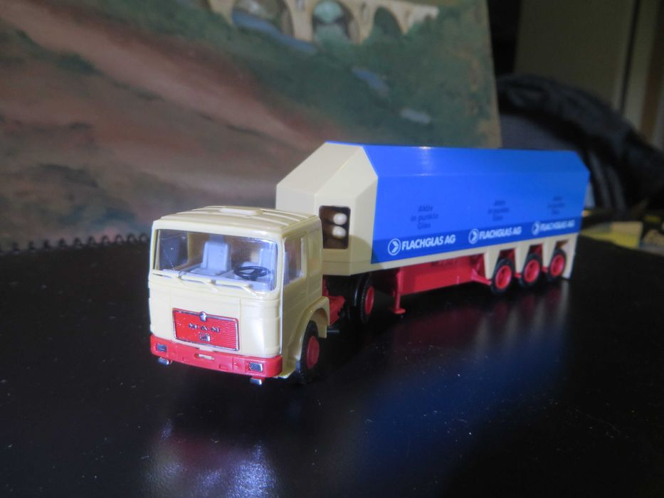 Camião colecção HERPA MAN F8 - escala 1/87 - NOVO