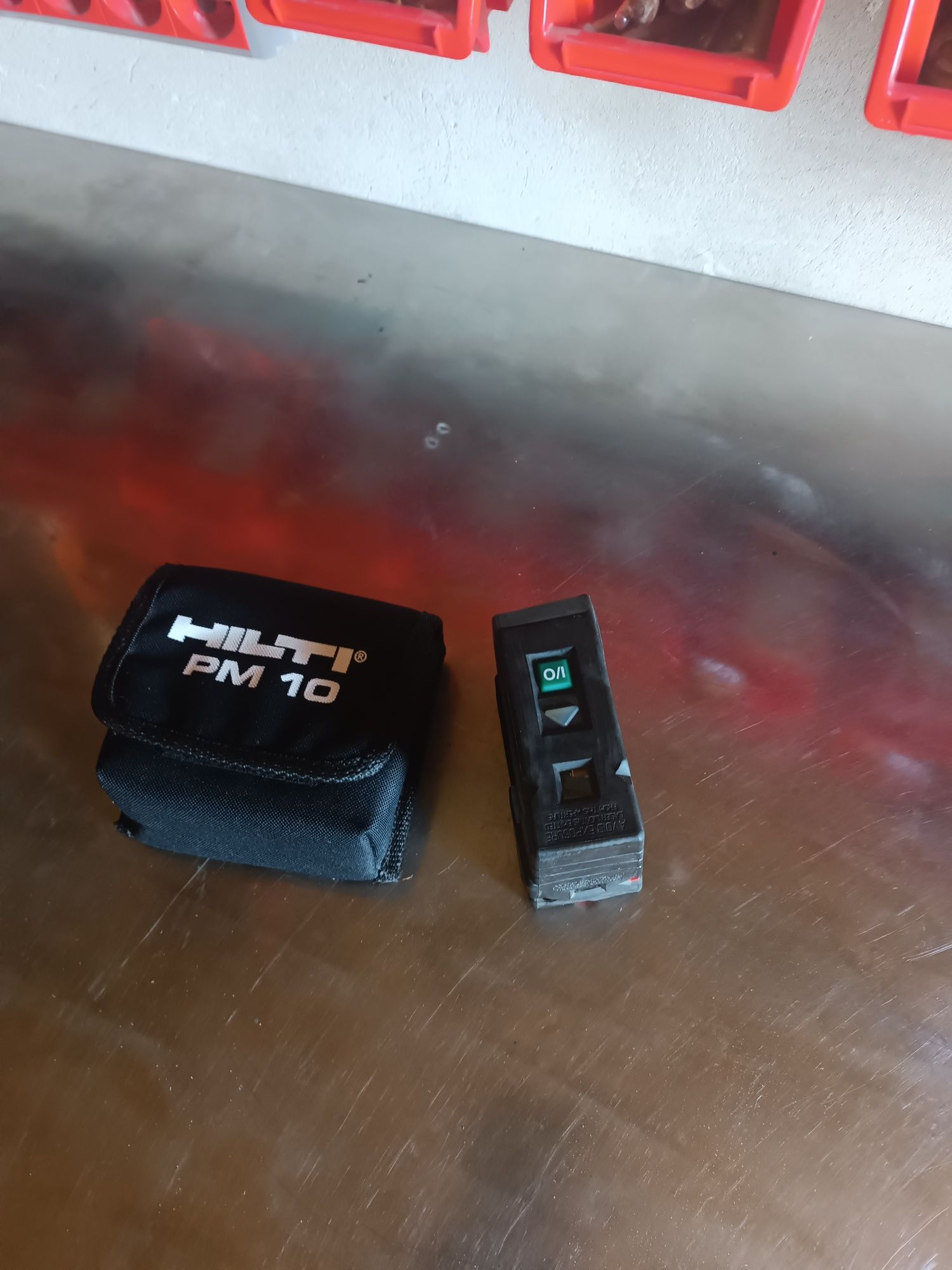 Лазерний рівень Hilti ( не робочий)