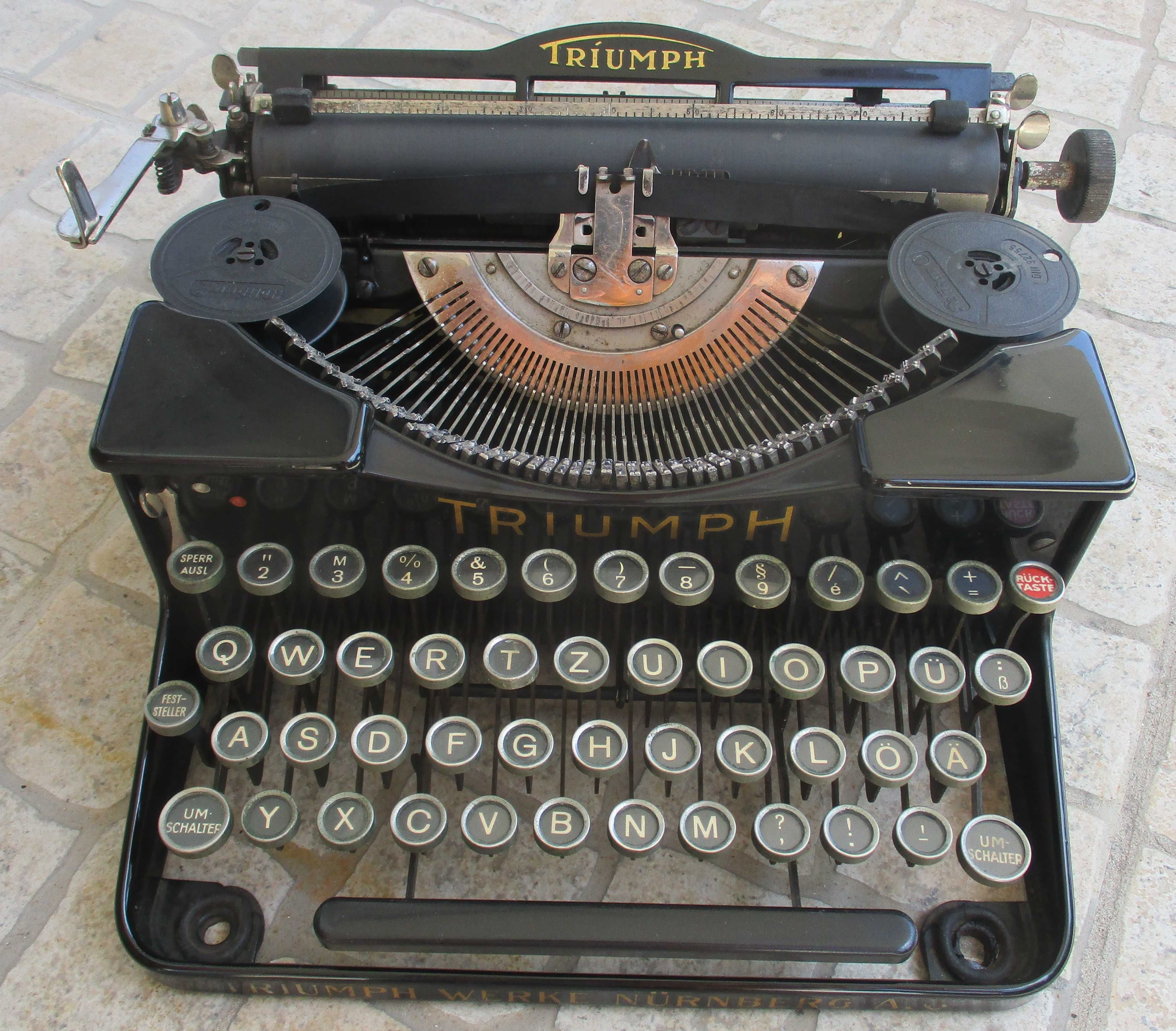 Maquina de escrever Triumph antiga 1930 - centenária