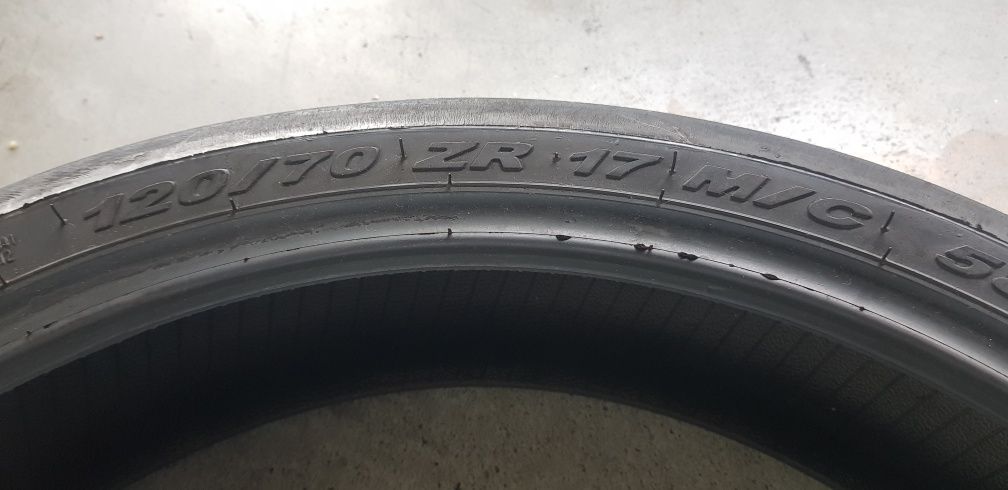 Pneus Bridgestone/Pirelli /Michelin