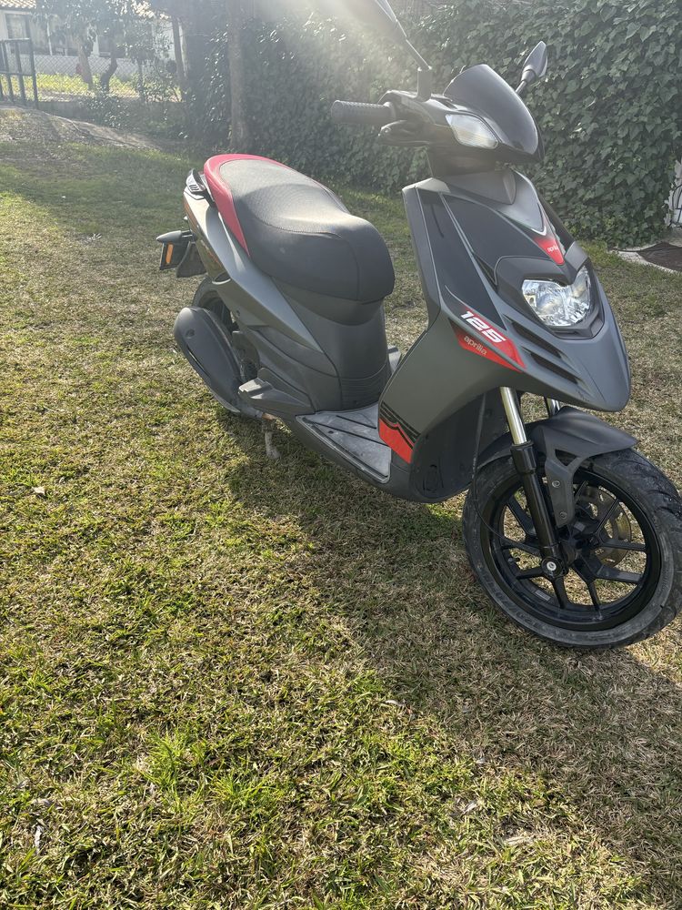 Aprilia 125 SR Motard - Scooter