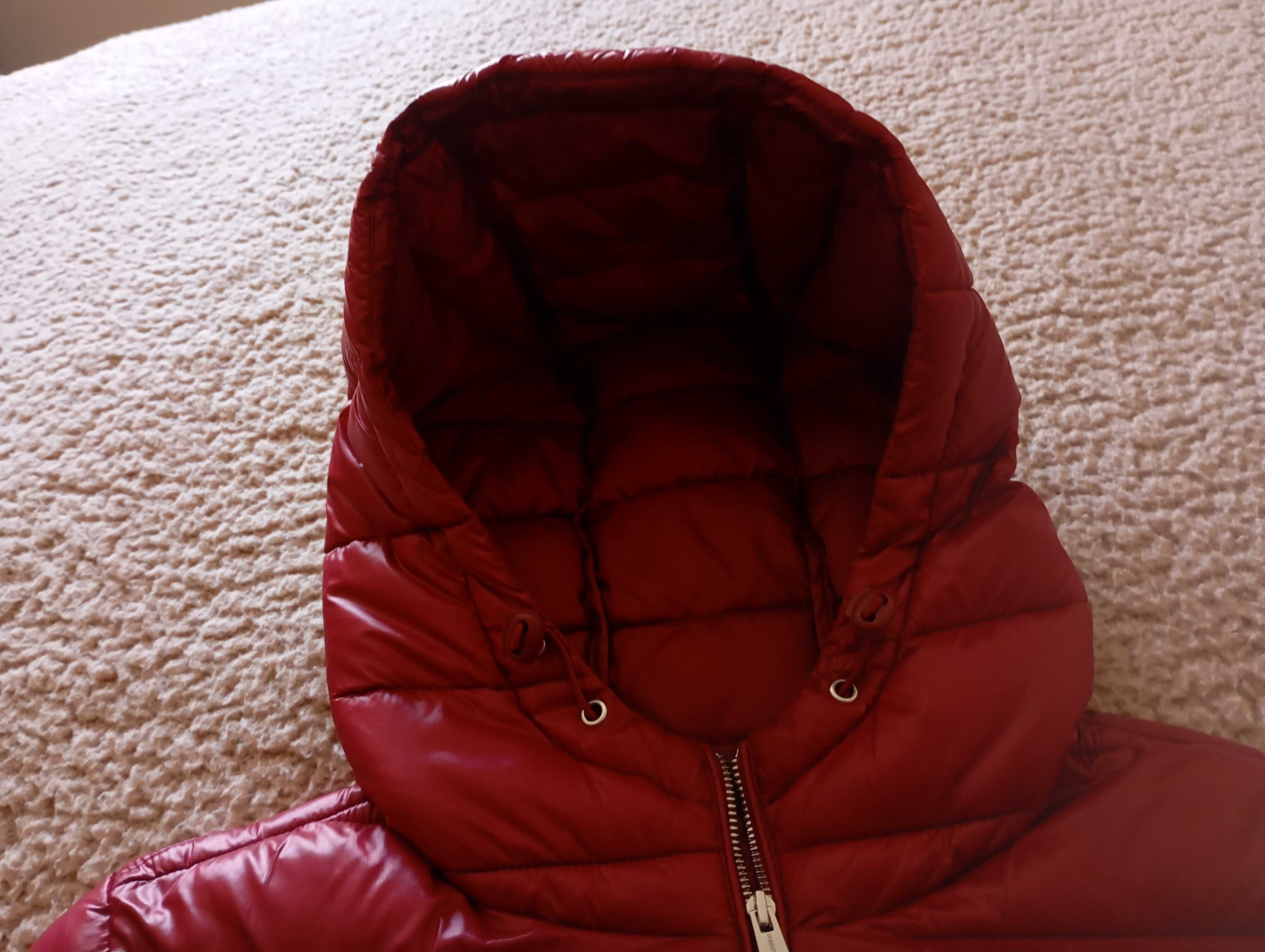 Kispo cor cereja, tamanho S, Marca Tommy Girl.