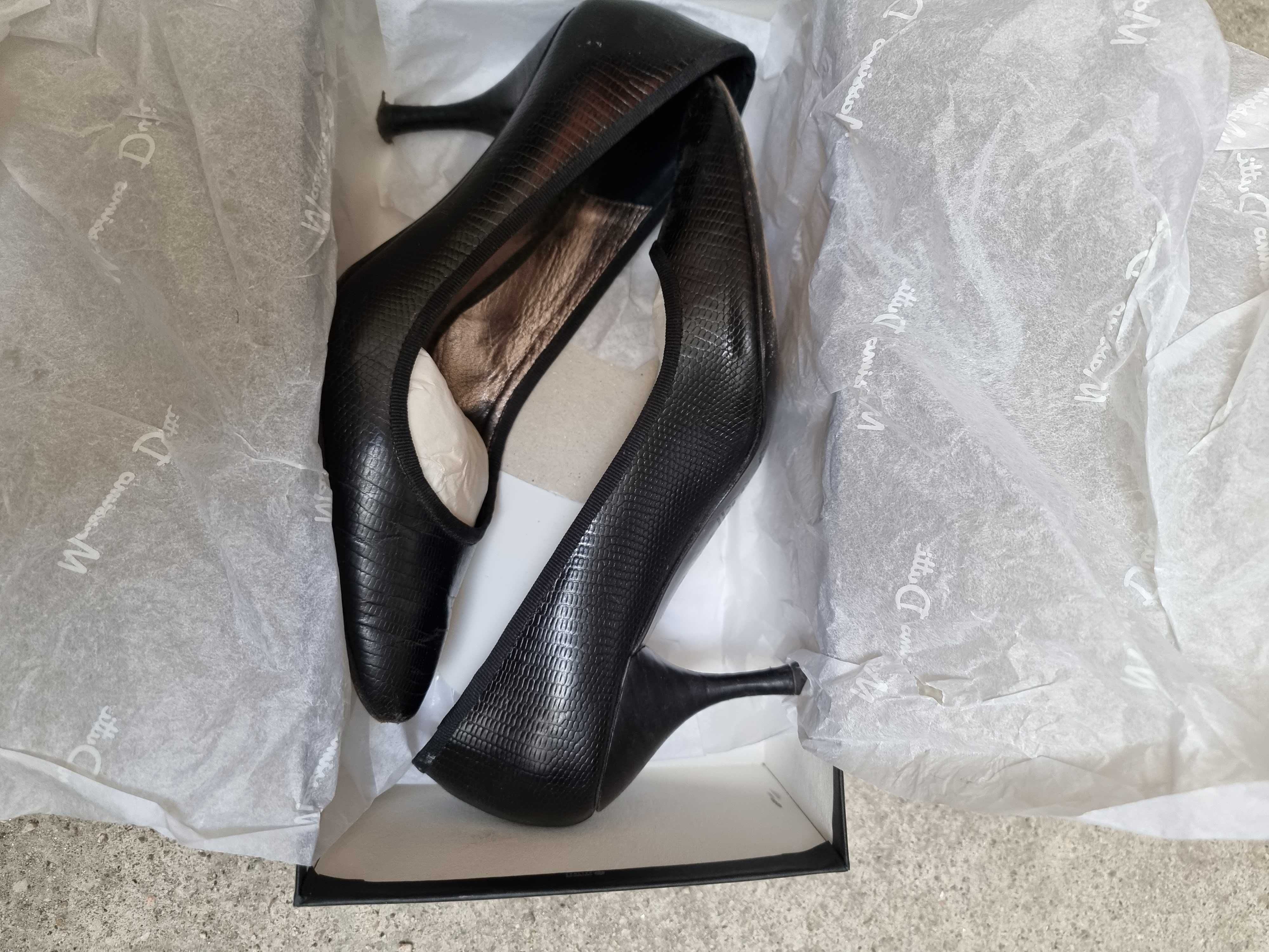 Sapatos pretos em pele Massimo Dutti