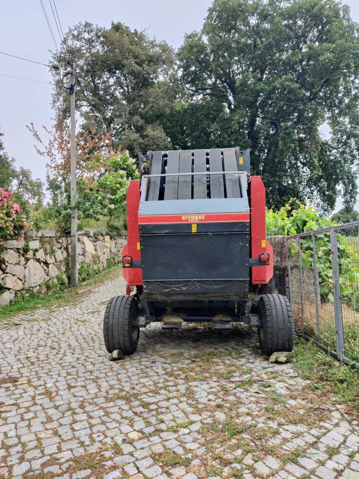 Enfardadeira de rolos de câmera variável