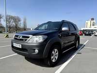 Toyota Fortuner 4.0 2005 7 місць