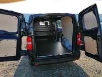 Toyota Proace XL Zabudowa przestrzeni ładunkowej w standardzie