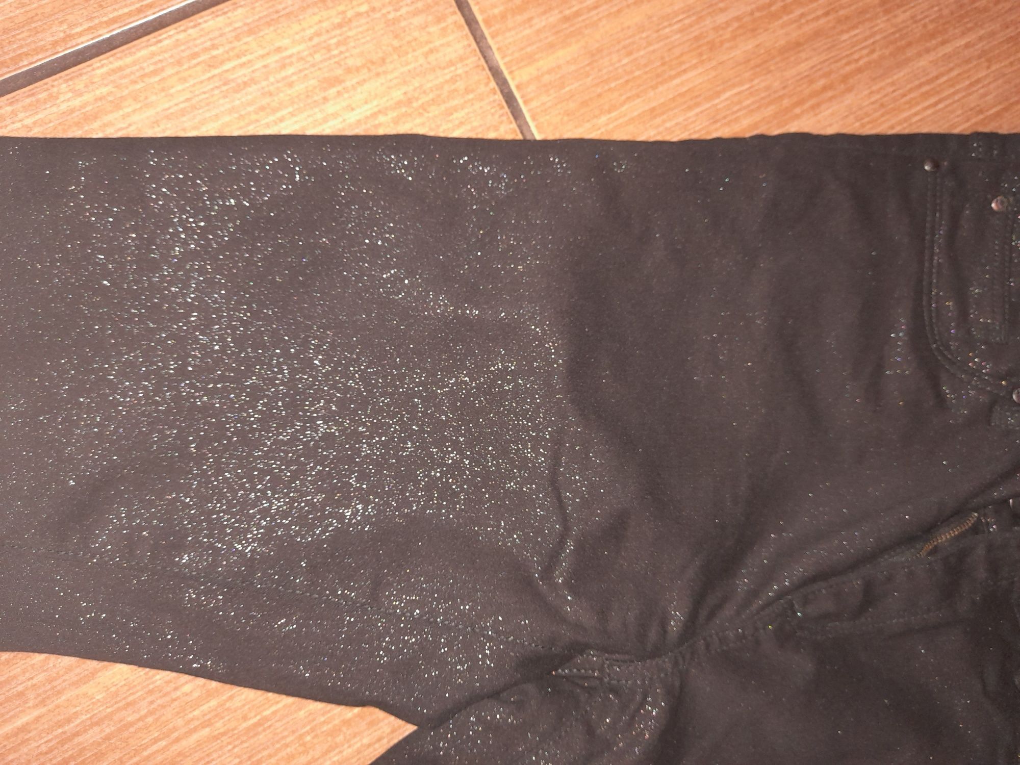 Czarne spodnie 42 z brokatem L-XL