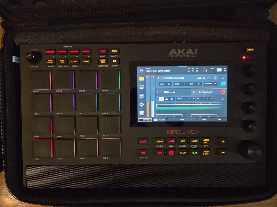 Sampler AKAI MPC Live II (2) como novo