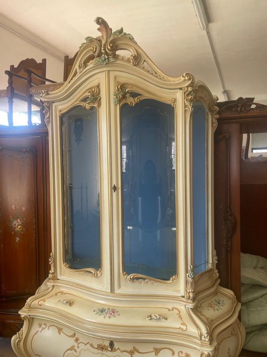 Вітрина Silik виробник Італія