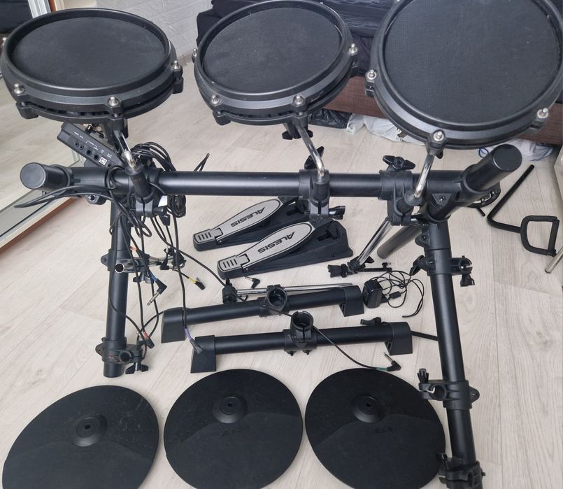 Продам барабани Alesis
