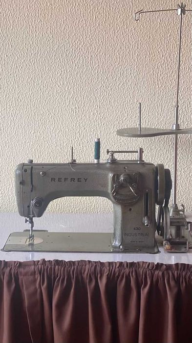 Máquina de Costura Industrial Refrey 430 – Usada em bom Estado