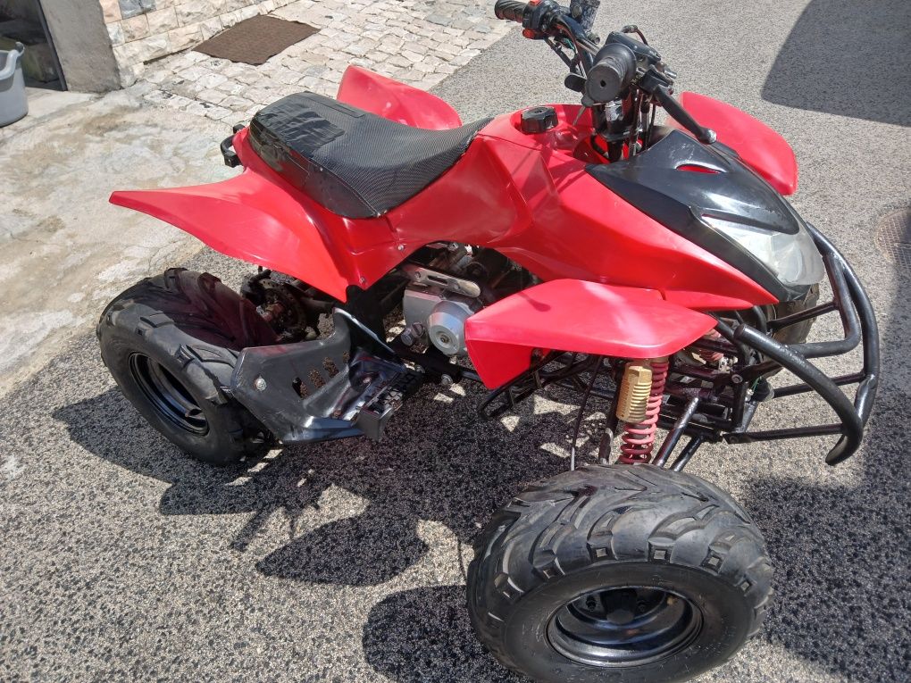 Moto 4 110cc + (Material extra )