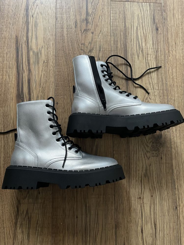 Nowe srebrne botki przejsciowe mokasyny zara 38