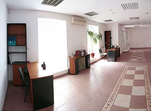 Офісне фасадне приміщення 80 м² (торговий зал 50 м²), бульвар Шевченка