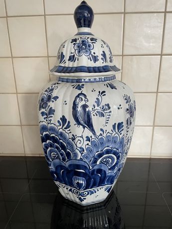 Stary wazon ręczna robota biało niebieski