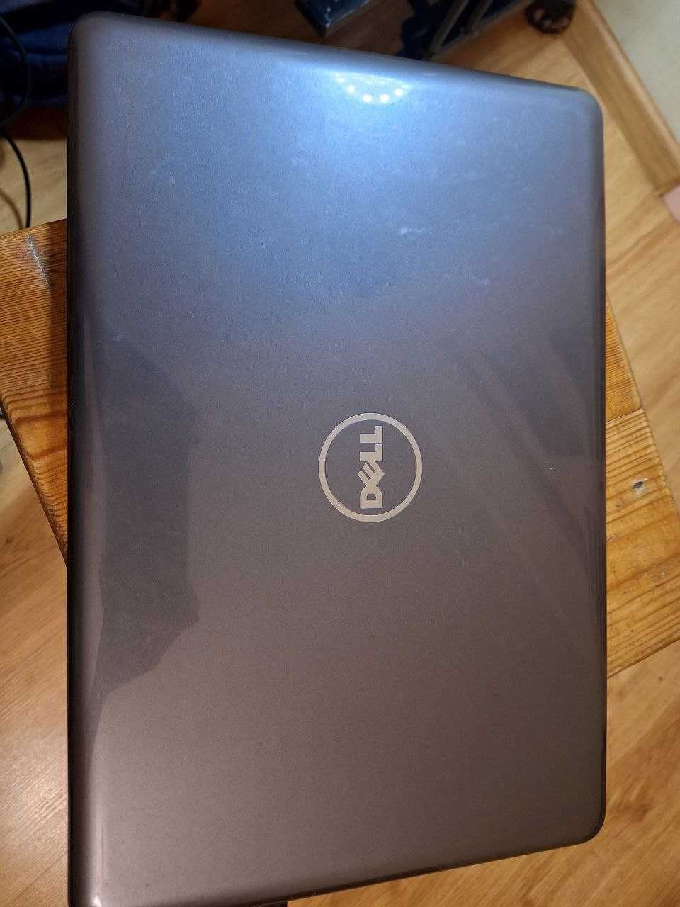 Ноутбук DELL Inspiron 5567. Екран 15,6'. Intel Core i3. Відеокарта AMD