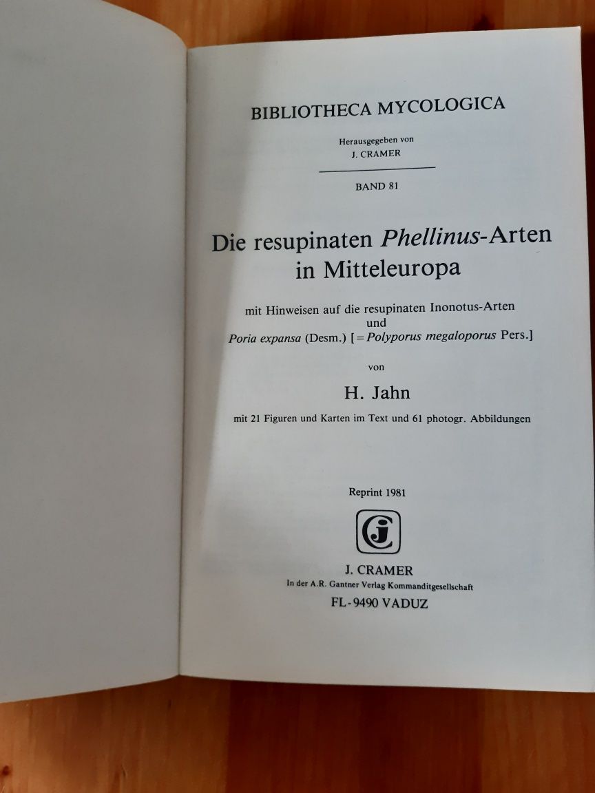 Bibliotheca  mycologica Jahn 1981 resupinaten phellinus arten in mitte