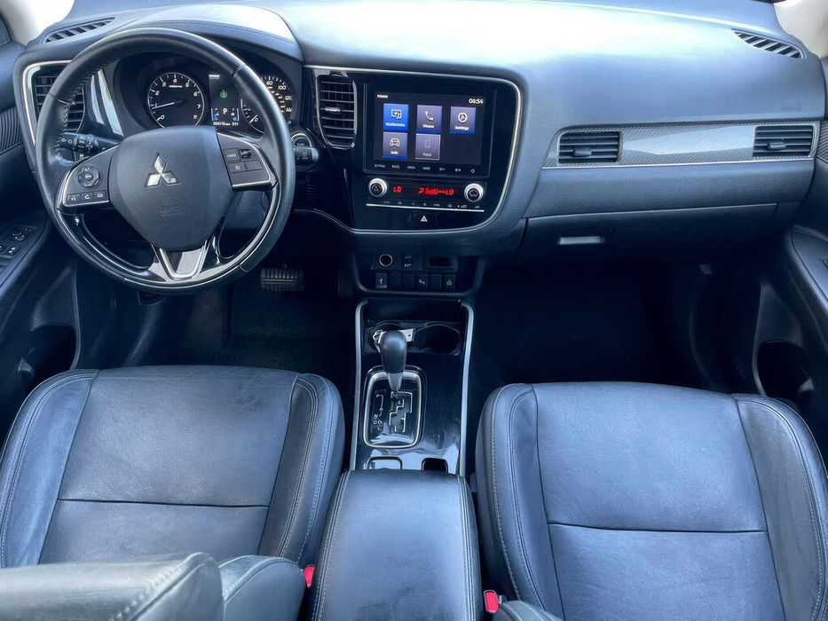 Mitsubishi Outlander Special Edition S-AWC      2020