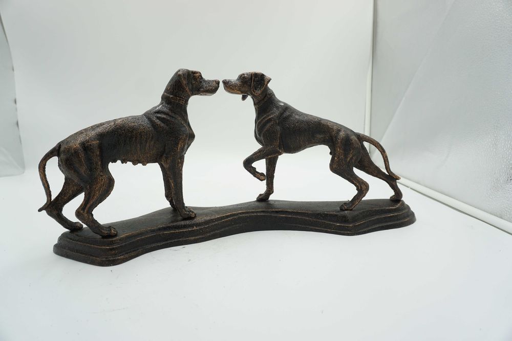 ŻELIWNA FIGURA dwa psy gończe myśliwskie na podstawie