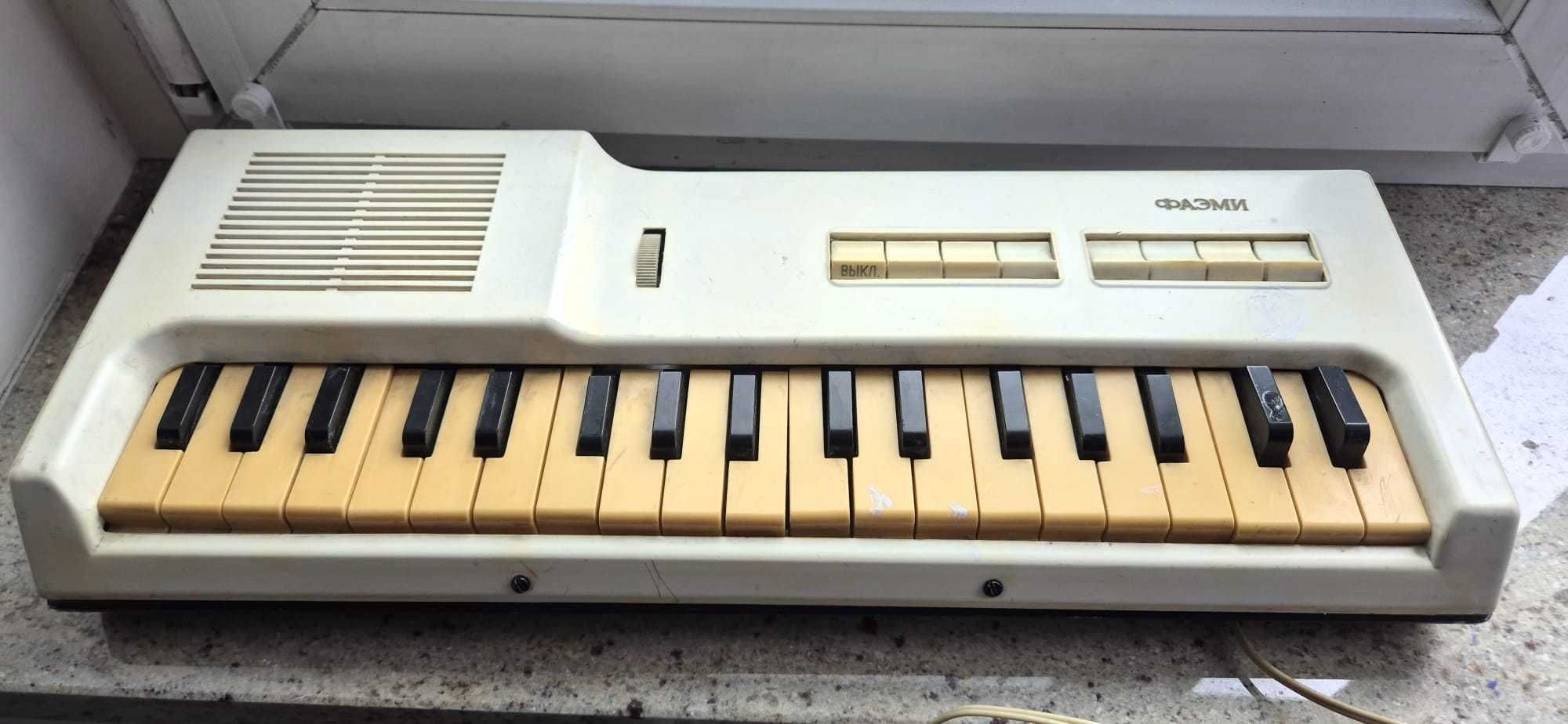 Analogowy vintage syntezator radziecki - klawisze Faemi 1972r