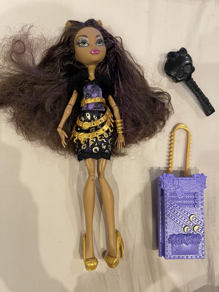 Monster High Travel Scaris Clawdeen Wolf Doll